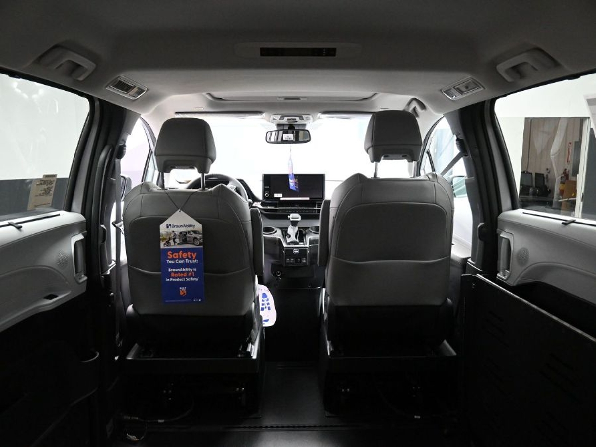 2025 TOYOTA SIENNA - Image 15