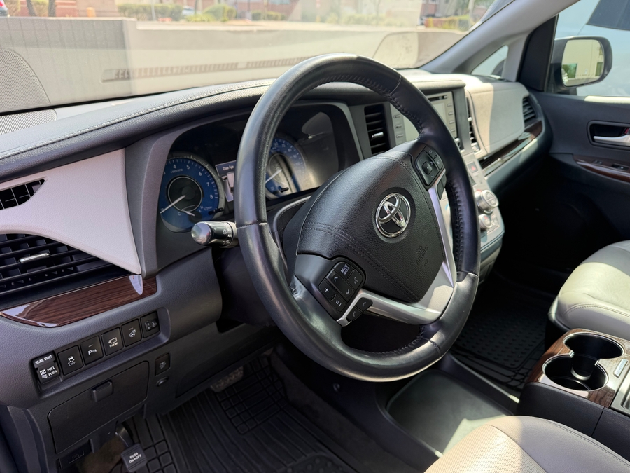 Used 2018 Toyota Sienna Limited Premium - Freedom Rear Entry Fold Out Automatic Ramp