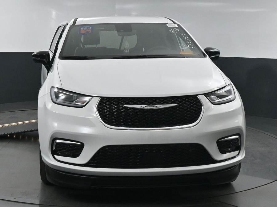 New 2025 Chrysler Pacifica Select Safety - BraunAbility Side Entry Entry In Floor Automatic Ramp