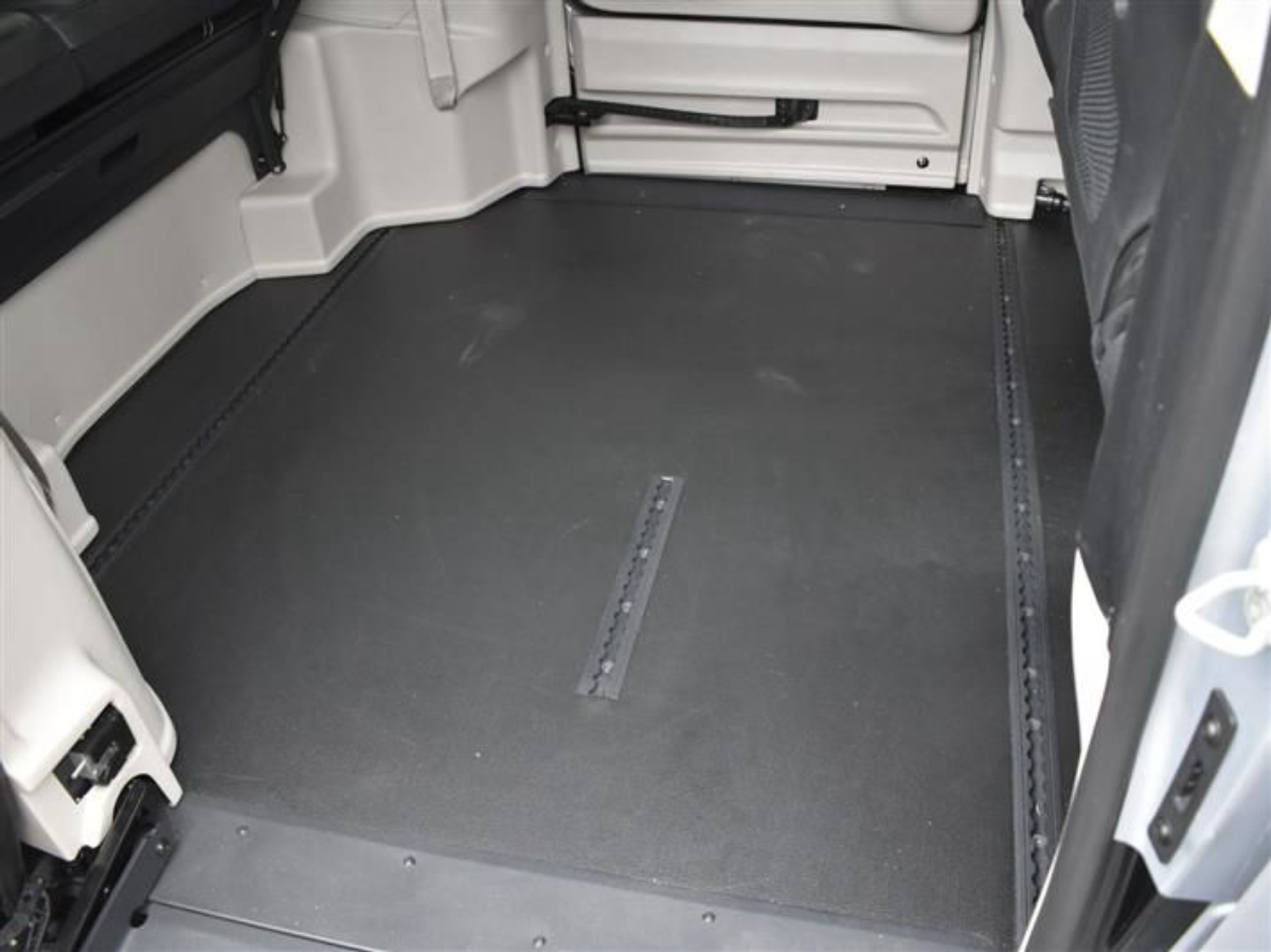 Silver Chrysler Pacifica image number 9