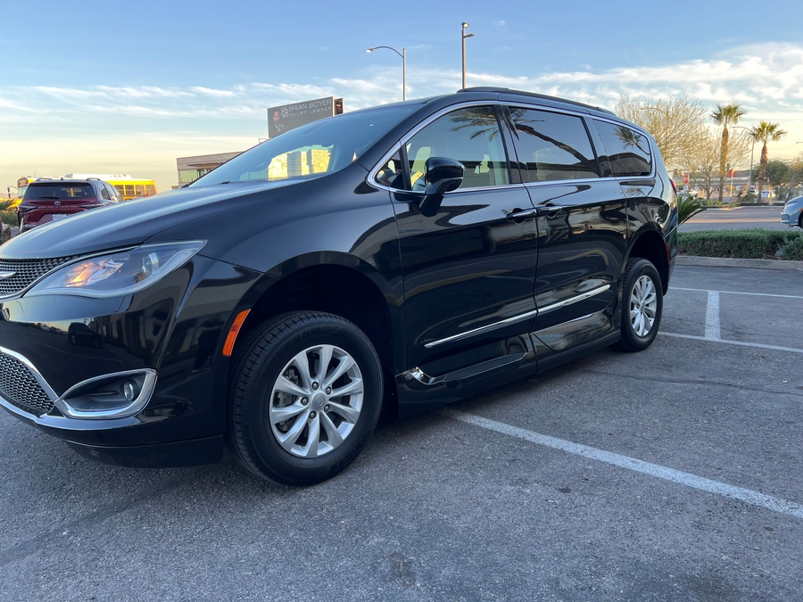 Used 2017 Chrysler Pacifica Touring L - VMI Side Entry Entry In Floor Automatic Ramp