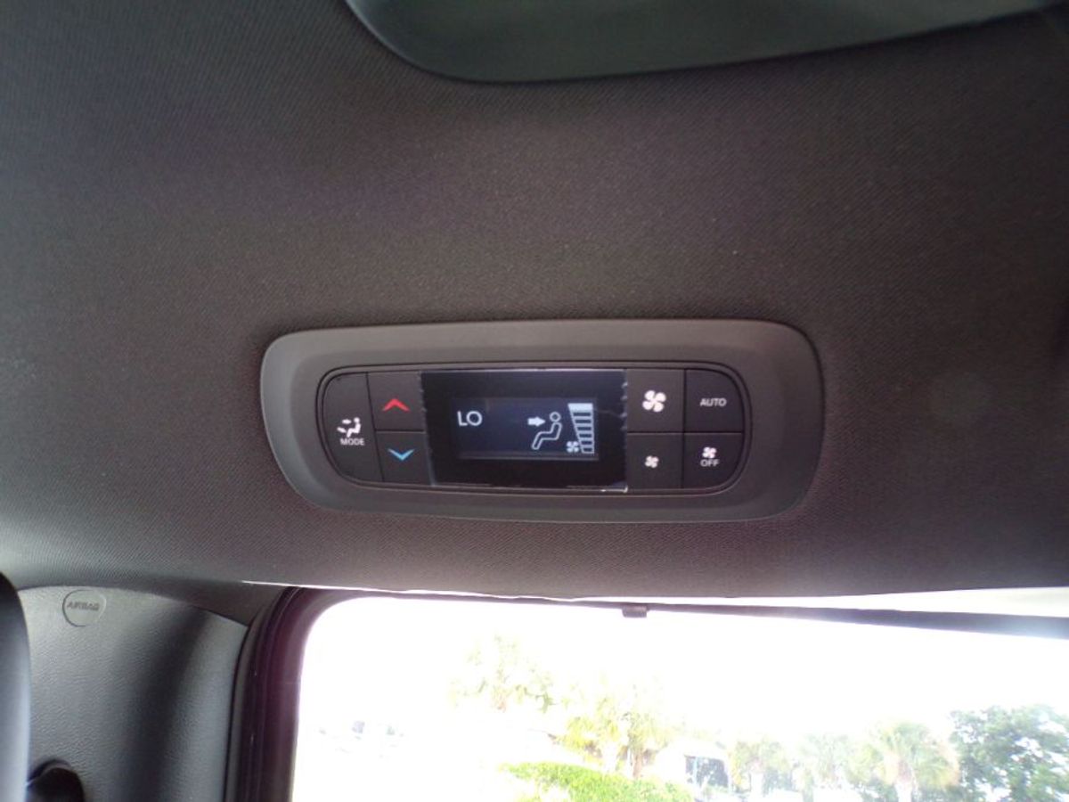 2025 CHRYSLER PACIFICA - Image 19