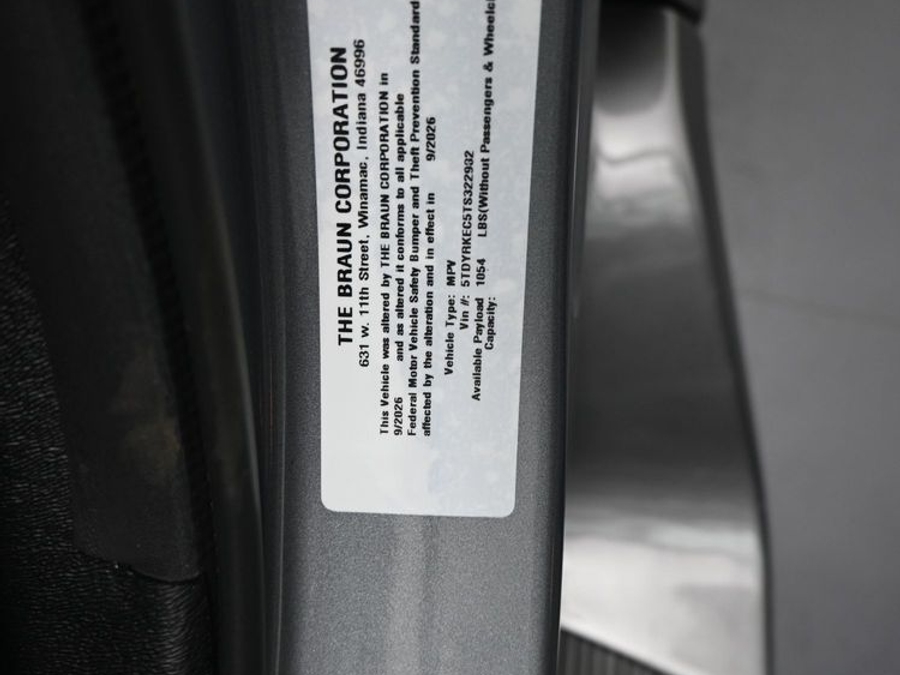 New 2026 Toyota Sienna Hybrid XLE Base - BraunAbility Side Entry In Floor Automatic Ramp