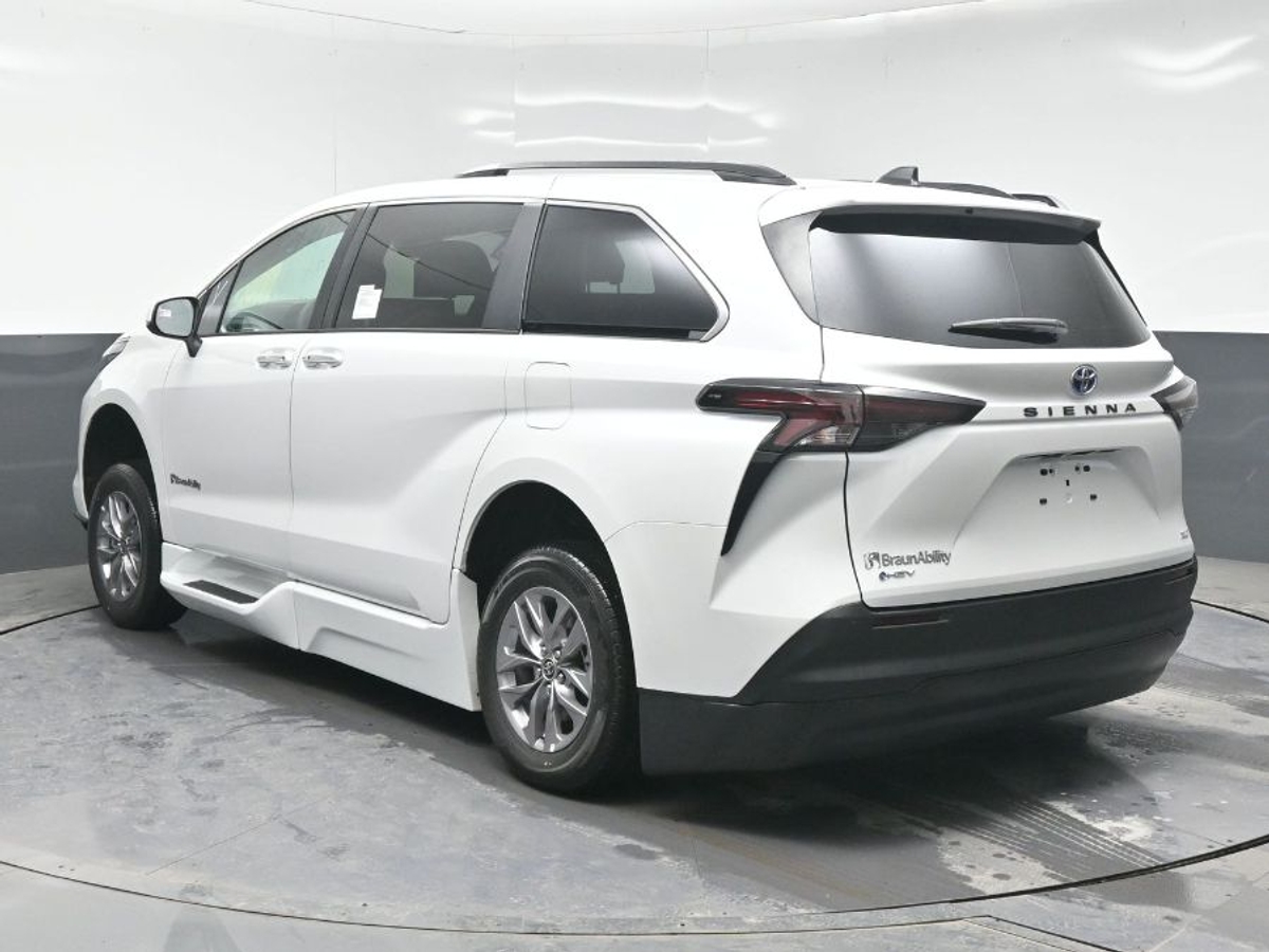 2025 TOYOTA SIENNA - Image 5