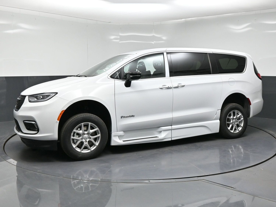 New 2026 Chrysler Pacifica Select Safety - BraunAbility Side Entry Fold Out Automatic Ramp