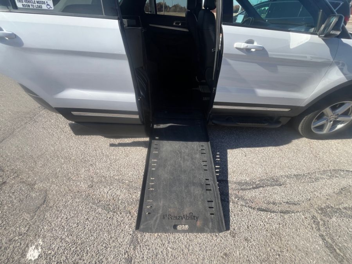 2017 FORD EXPLORER - Image 10