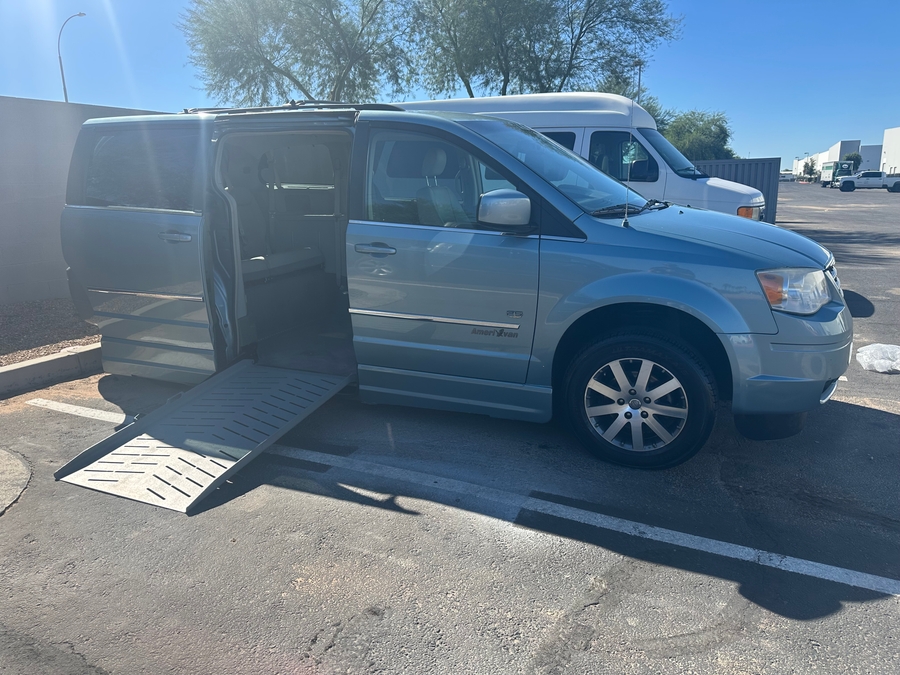 Used 2009 Chrysler Town and Country Touring 25th Anniversary - El Dorado  Entry  Ramp