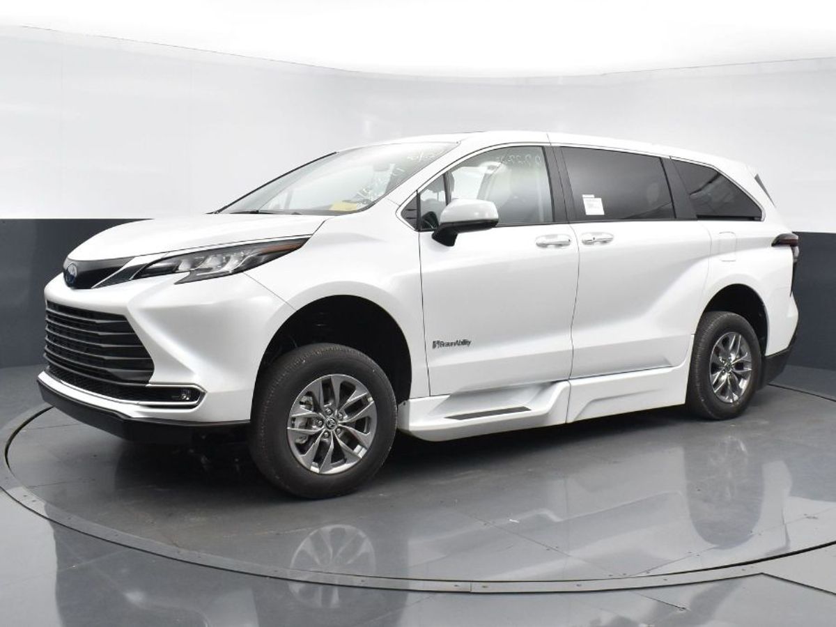 2023 TOYOTA SIENNA - Image 3