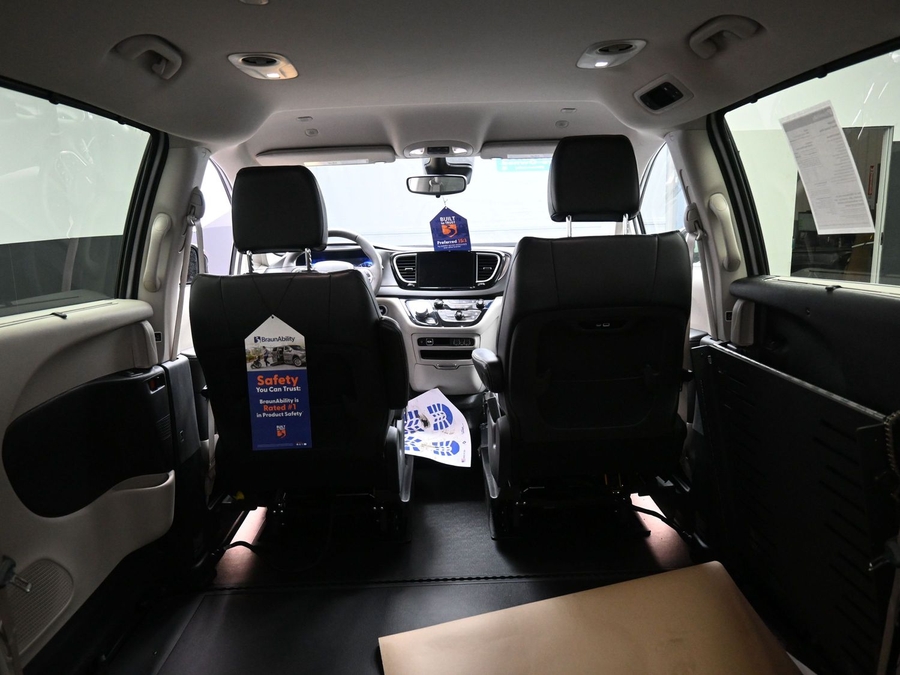 Used 2024 Chrysler Pacifica Touring L - BraunAbility Side Entry Entry Fold Out Automatic Ramp