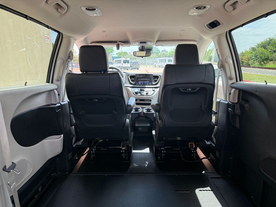Used 2023 Chrysler Pacifica Touring L - BraunAbility Side Entry Entry In Floor Automatic Ramp