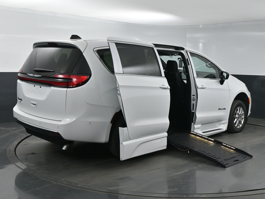 White Chrysler Pacifica image number 6