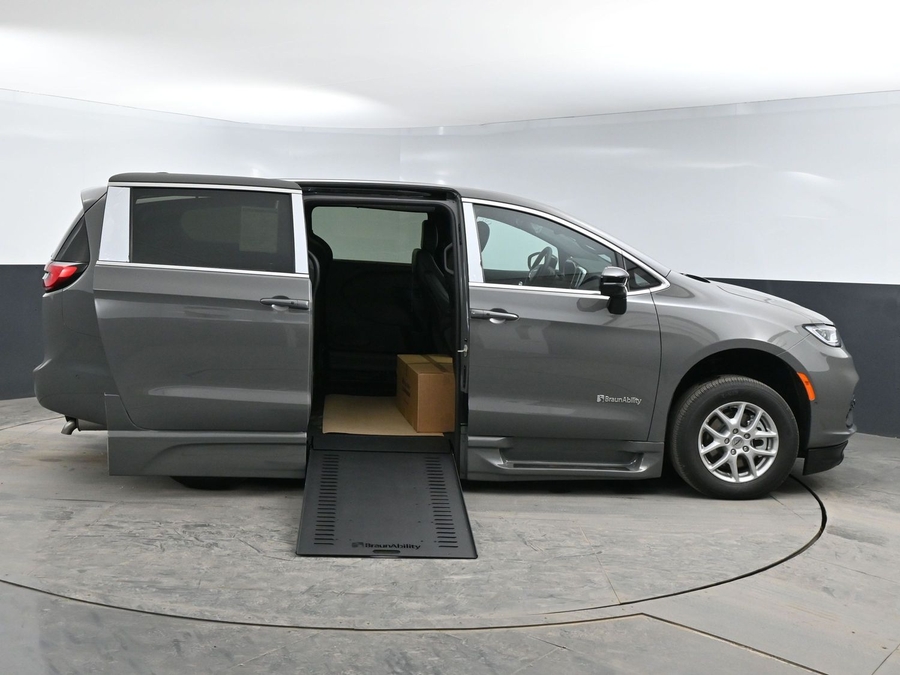 Used 2025 Chrysler Pacifica Select Safety - BraunAbility Side Entry In Floor Automatic Ramp
