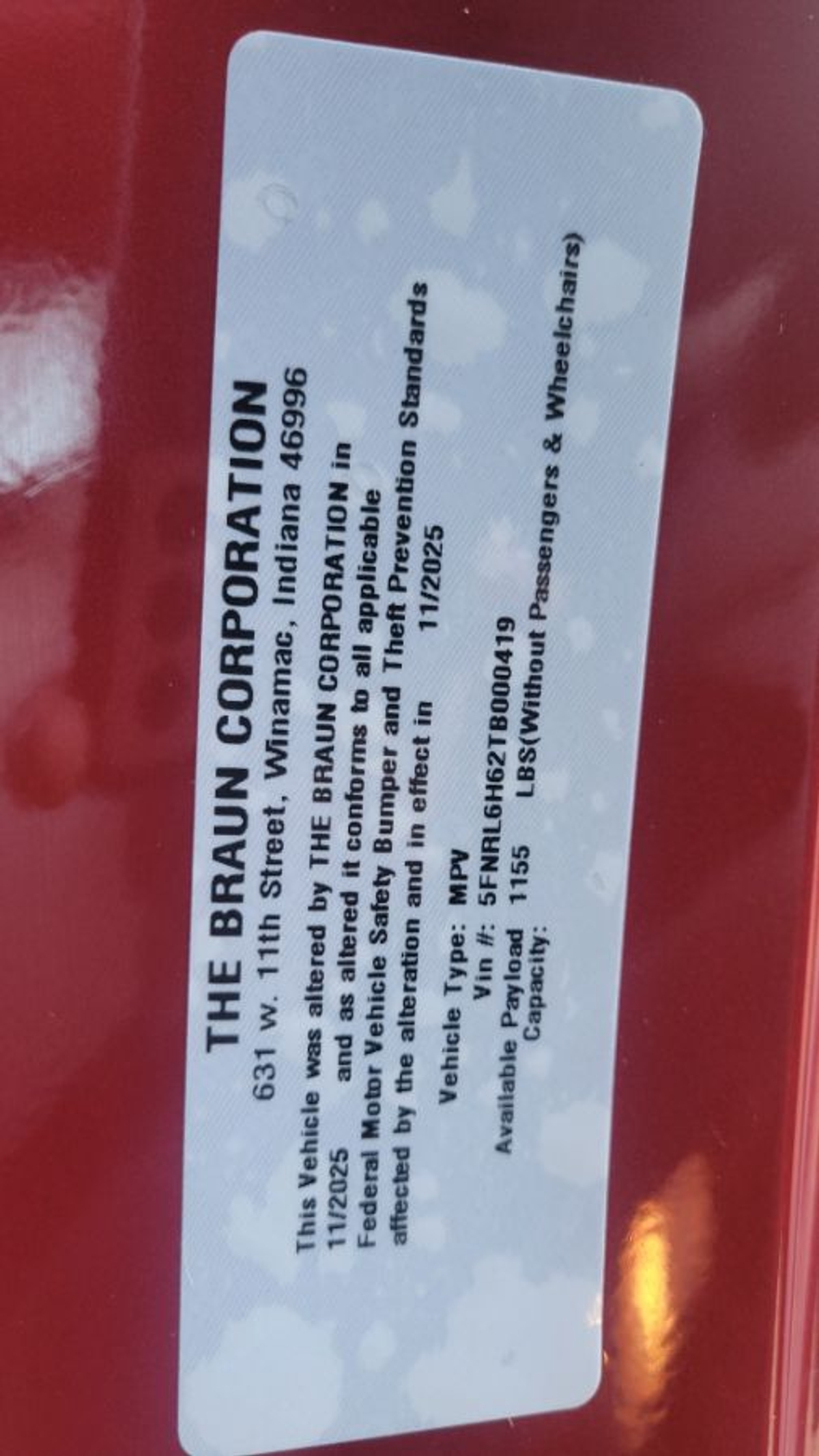 Red Honda Odyssey image number 16