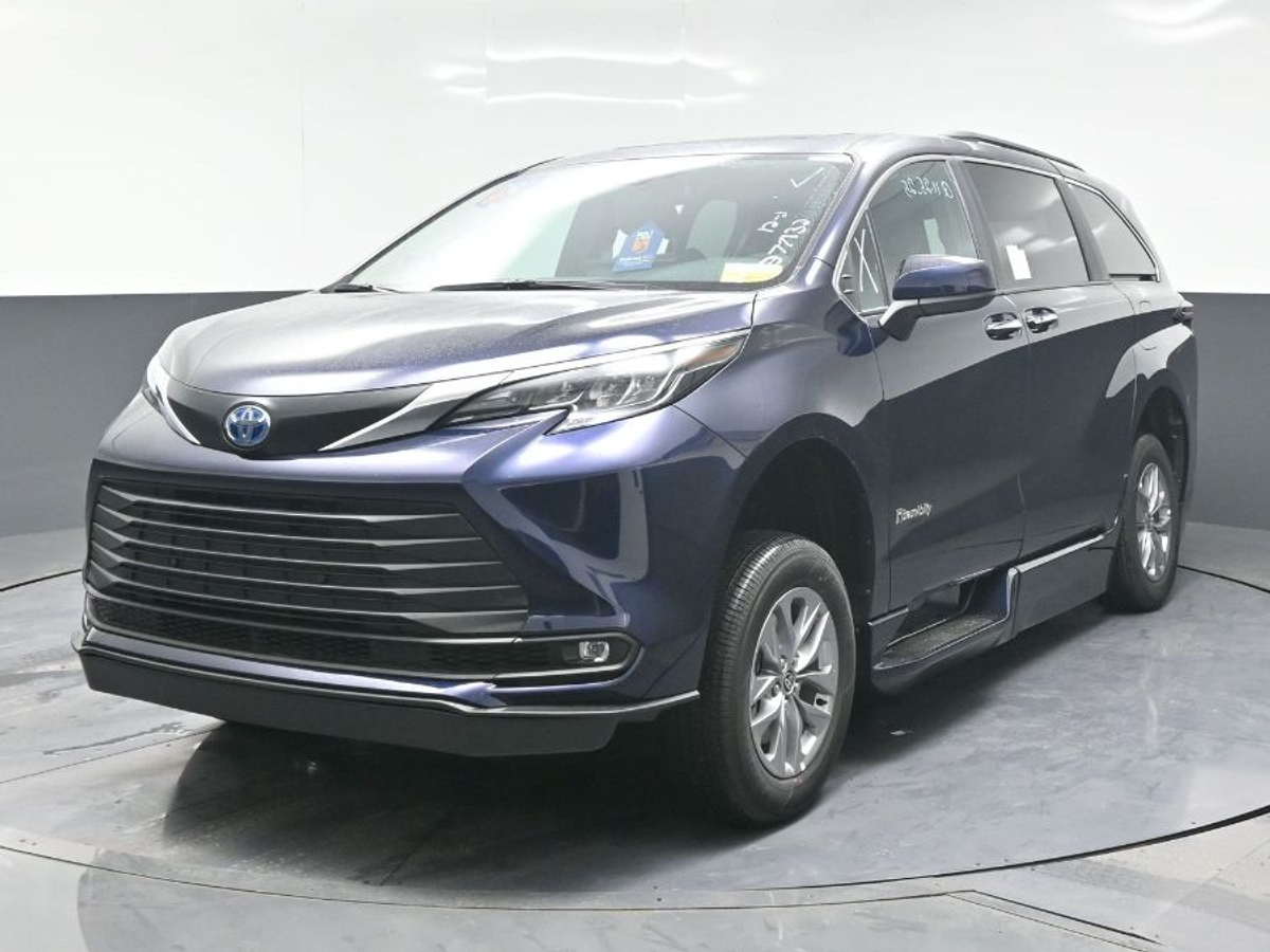 2025 TOYOTA SIENNA - Image 3