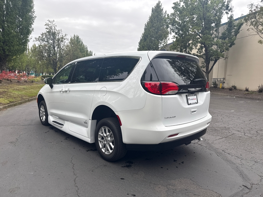 Used 2022 Chrysler Voyager LX - VMI Side Entry Entry In Floor Manual Ramp