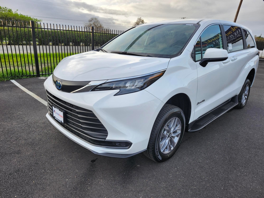 New 2026 Toyota Sienna Hybrid LE W 3RD ROW - BraunAbility Commercial Rear Entry Fold Out Manual Ramp