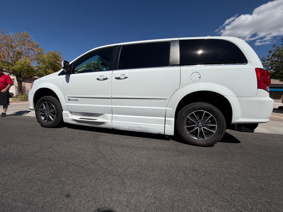 Used 2017 Dodge Grand Caravan SXT - BraunAbility Side Entry Fold Out Automatic Ramp