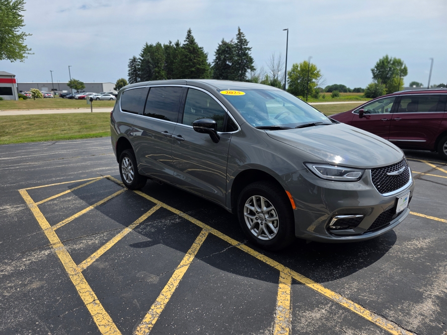 Grey Chrysler Pacifica image number 4