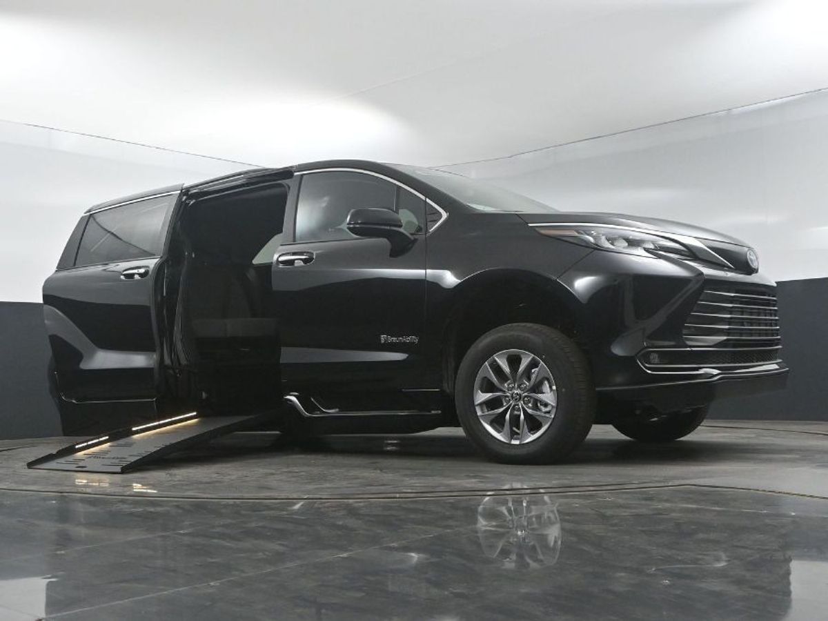 2025 TOYOTA SIENNA - Image 18