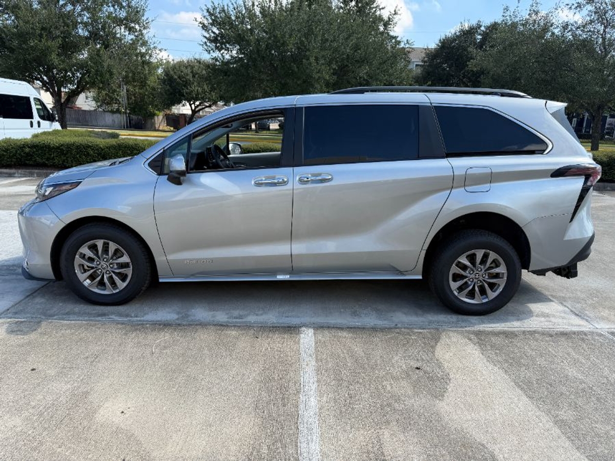2024 TOYOTA SIENNA - Image 6