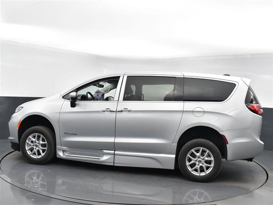 Used 2024 Chrysler Pacifica Touring L - BraunAbility Side Entry Fold Out Automatic Ramp