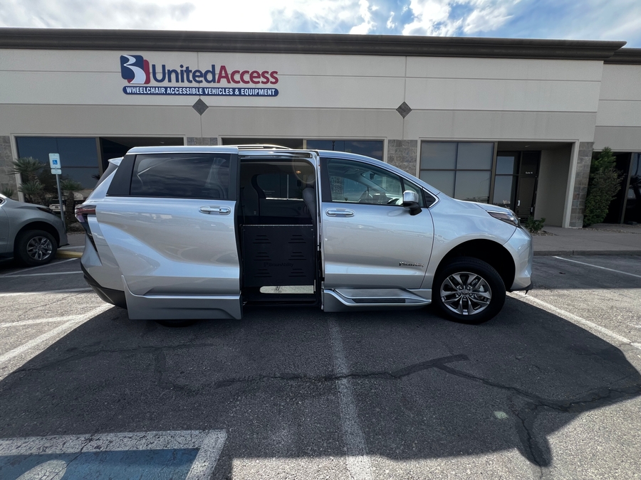Used 2024 Toyota Sienna XLE - BraunAbility Side Entry Entry Fold Out Automatic Ramp