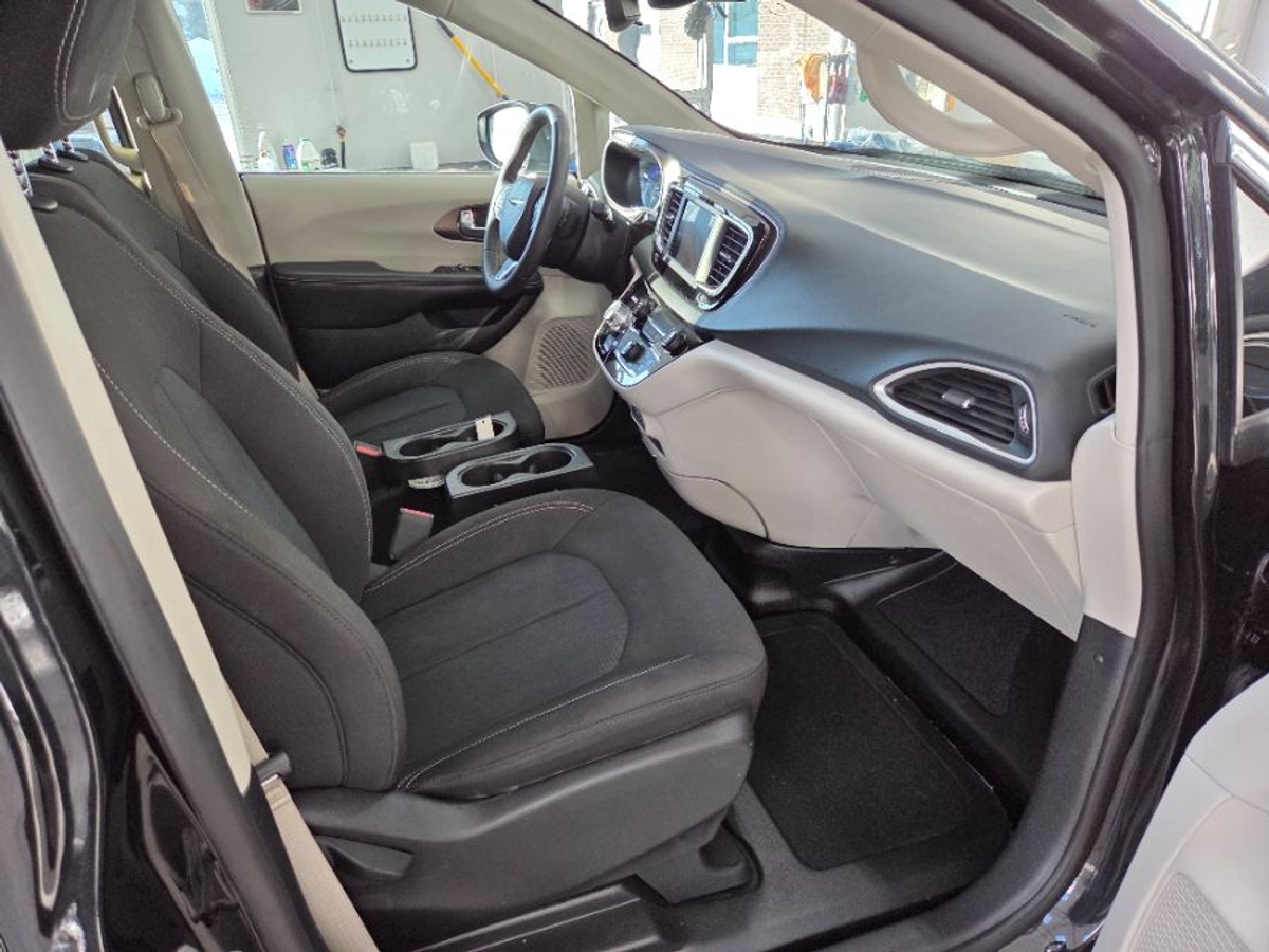 2023 CHRYSLER VOYAGER - Image 12