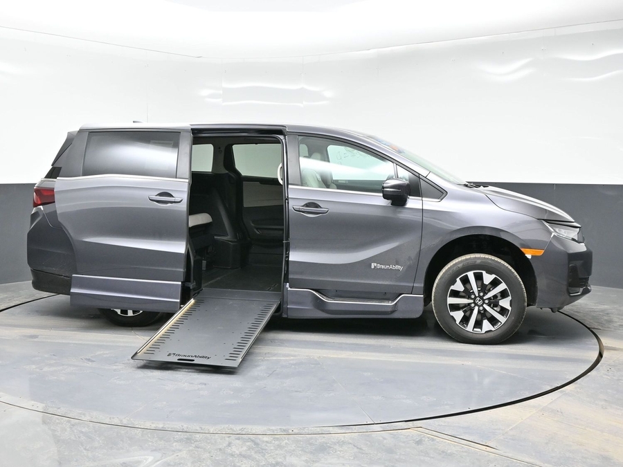 Grey Honda Odyssey image number 7