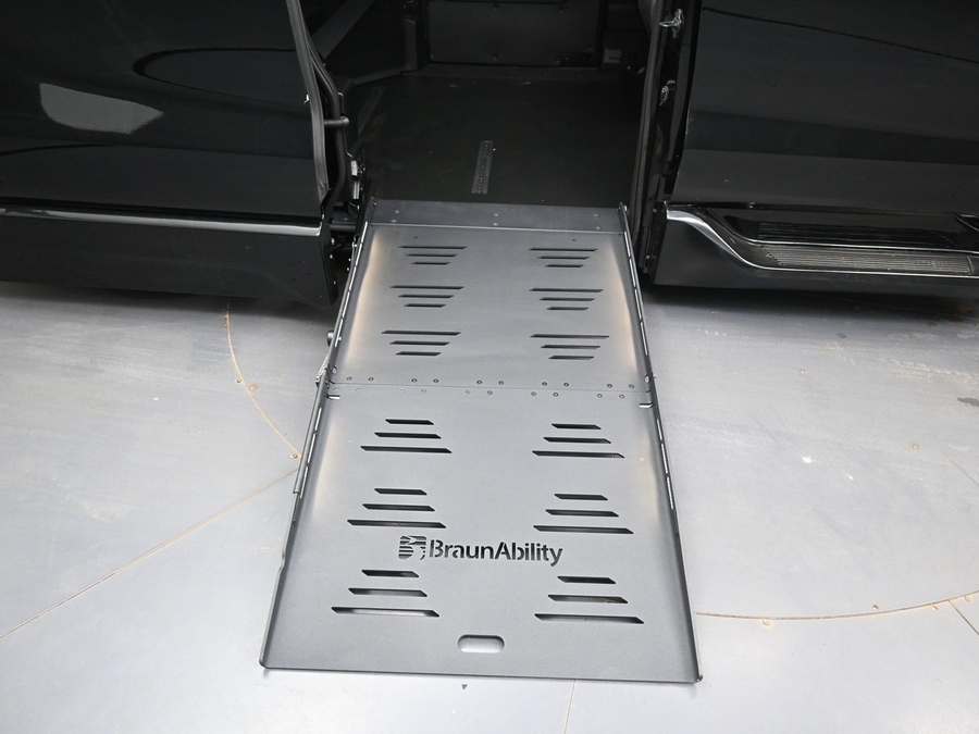 Black Toyota Sienna image number 9