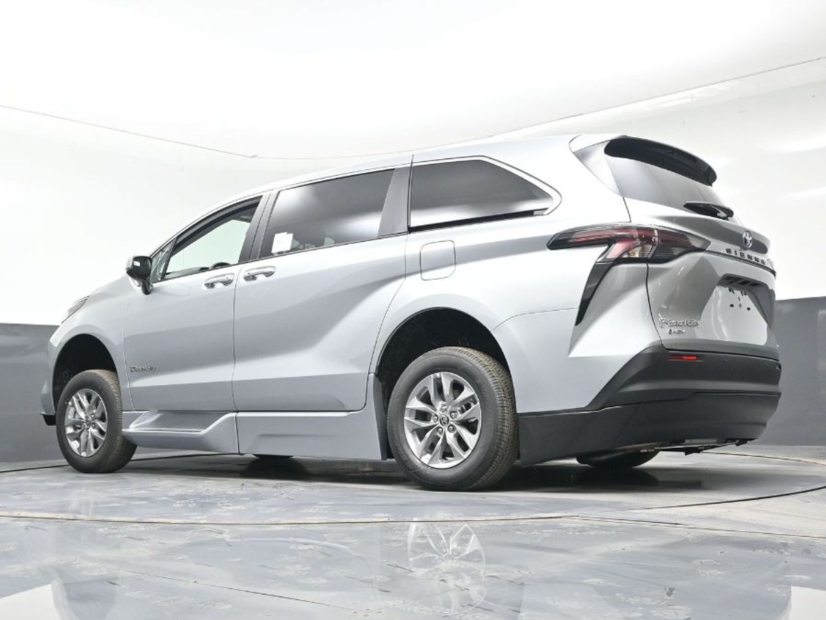 2025 TOYOTA SIENNA - Image 21