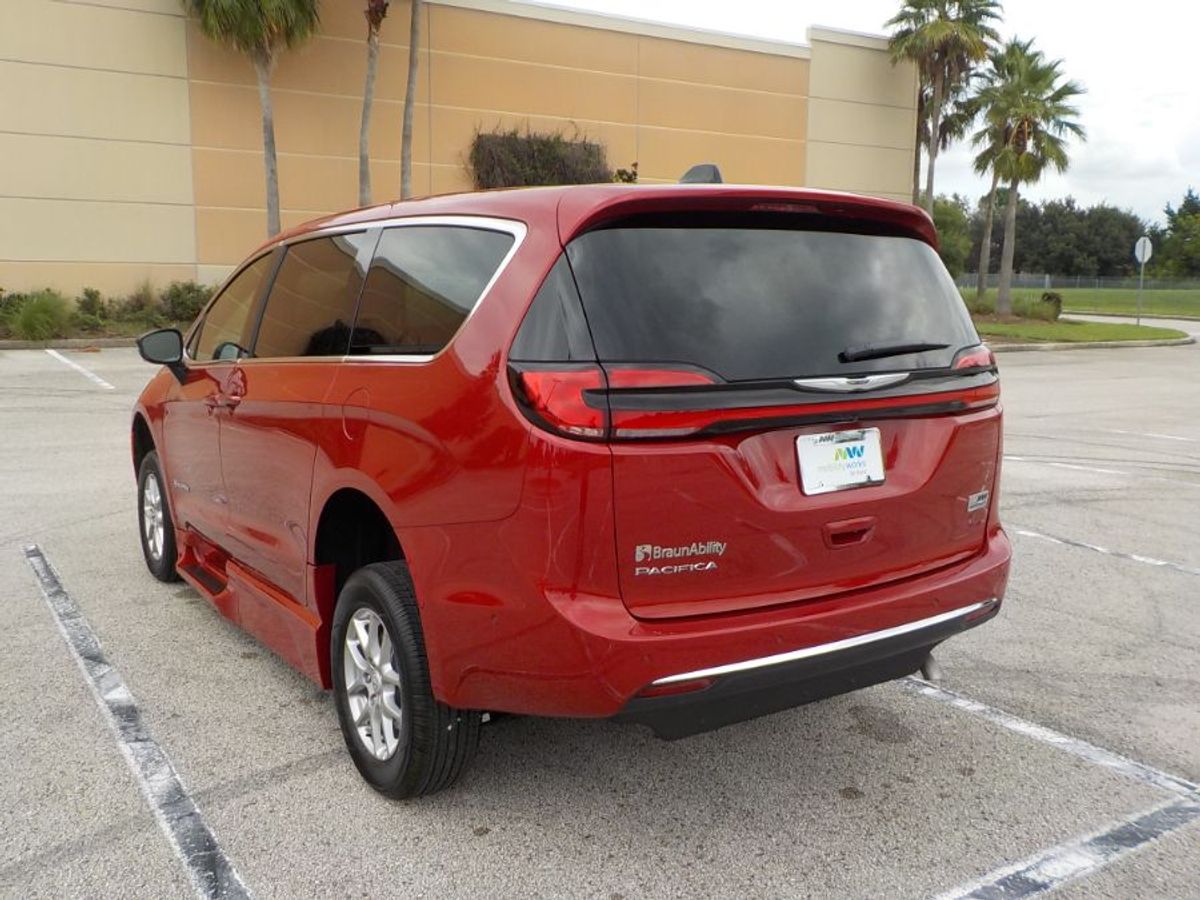 2025 CHRYSLER PACIFICA - Image 30