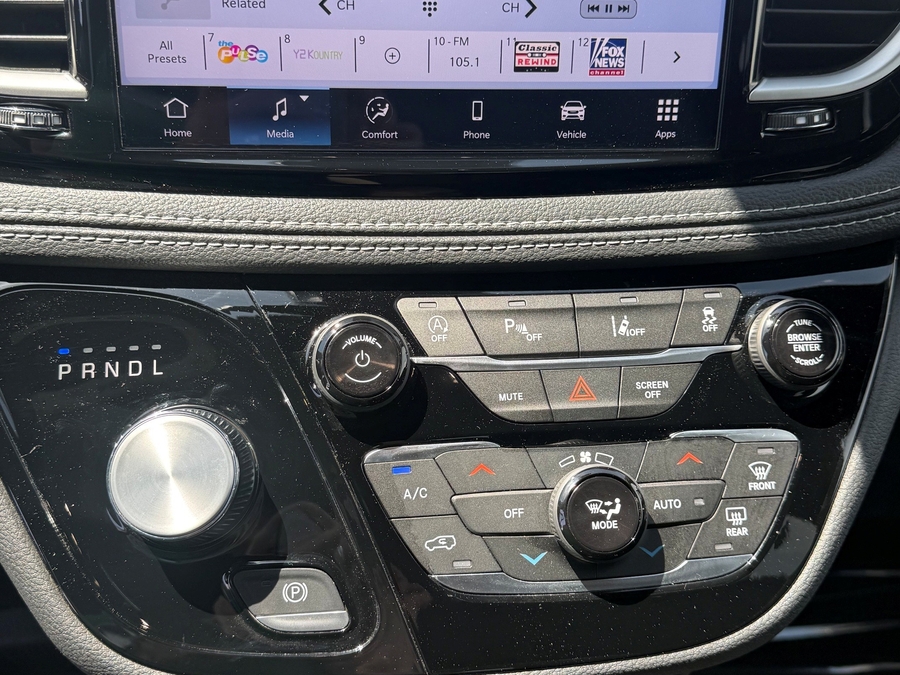 Número de imagen Chrysler Pacifica negro 22