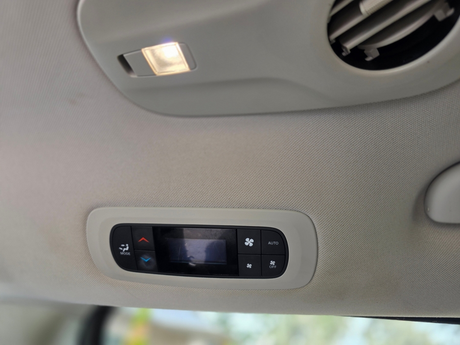 Silver Chrysler Pacifica image number 12