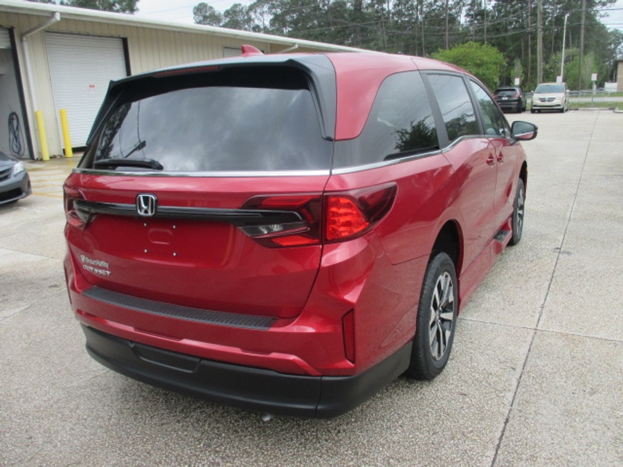 Red Honda Odyssey image number 1