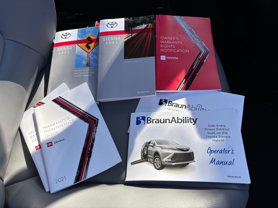 Used 2021 Toyota Sienna Hybrid XLE Base - BraunAbility Side Entry Entry Fold Out Automatic Ramp