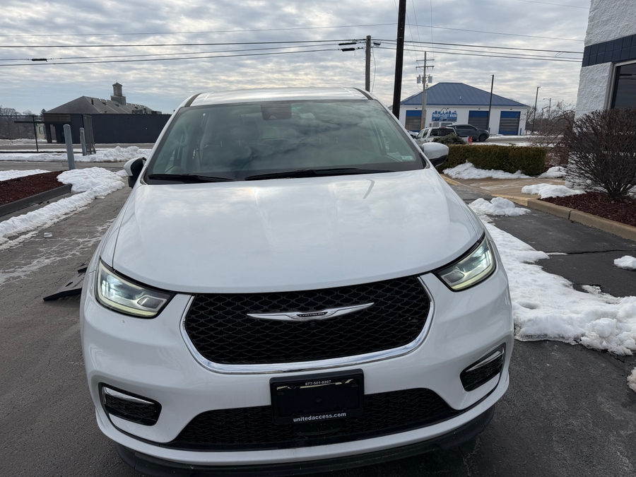 Used 2023 Chrysler Pacifica Touring L - BraunAbility Side Entry Entry Fold Out Automatic Ramp