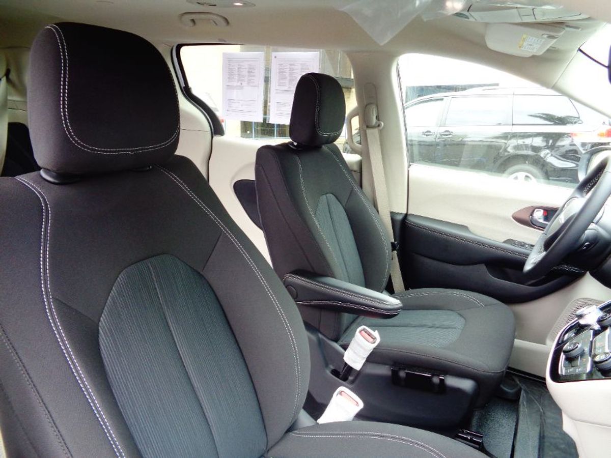 2023 CHRYSLER VOYAGER - Image 11