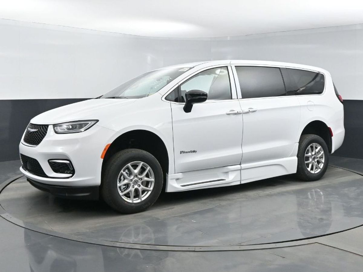 2024 Chrysler Pacifica Touring - Photo 21