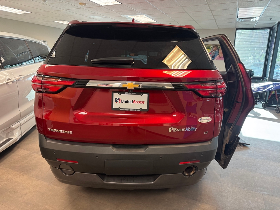 Used 2022 Chevrolet Traverse 1LT - BraunAbility Side Entry Entry In Floor Automatic Ramp