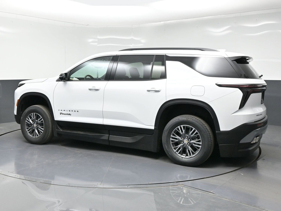 White Chevrolet Traverse image number 3