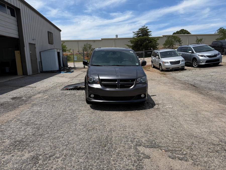 Grey Dodge Grand Caravan image number 3