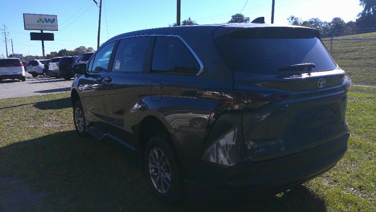 2025 TOYOTA SIENNA - Image 6