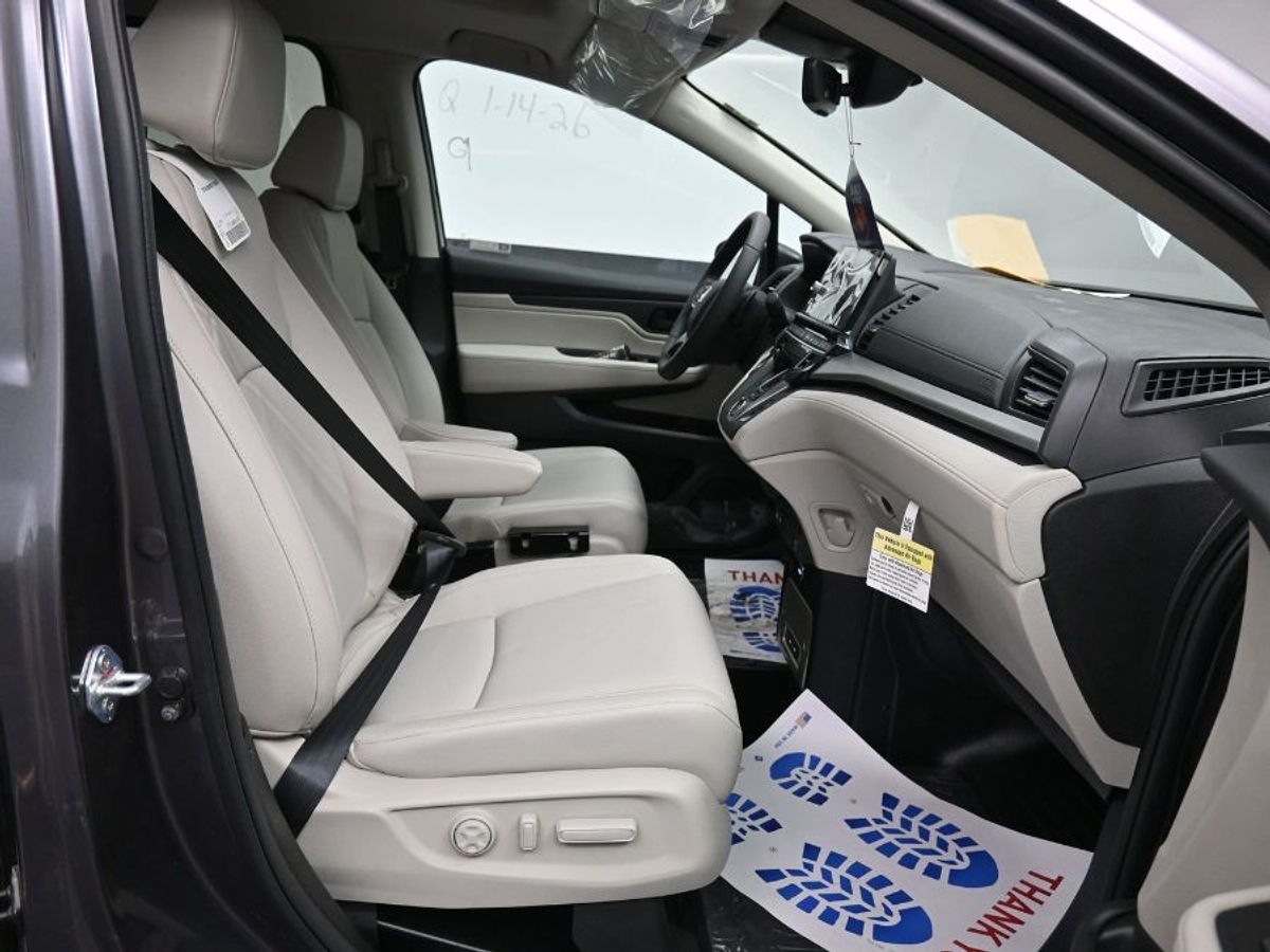Grey Honda Odyssey image number 8