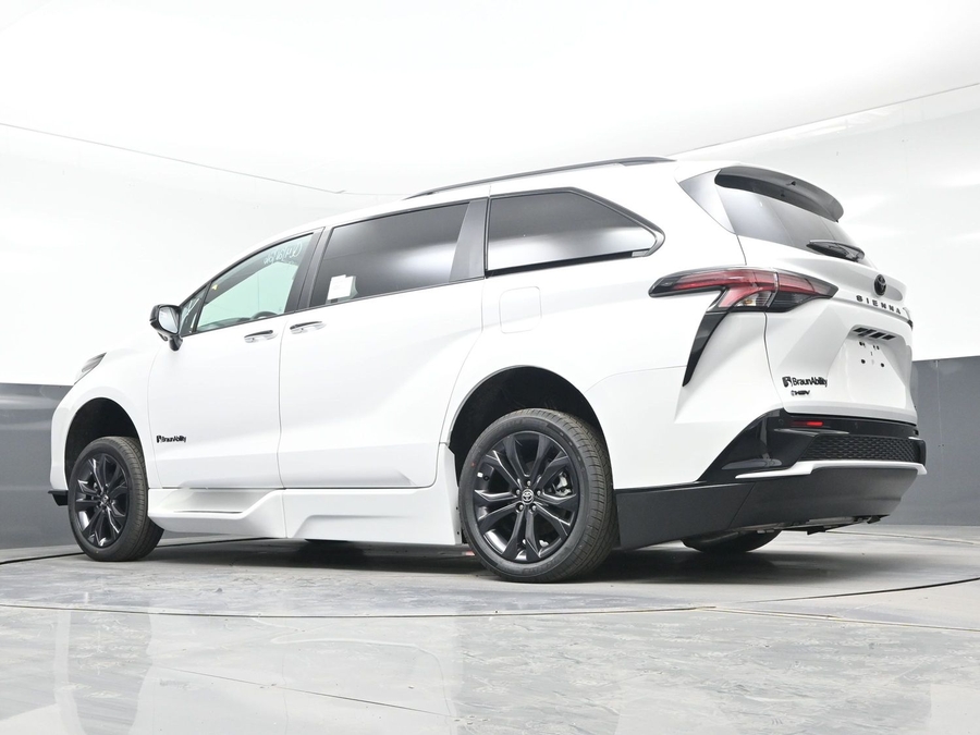 New 2026 Toyota Sienna Hybrid XSE Sport - BraunAbility Side Entry Entry In Floor Automatic Ramp