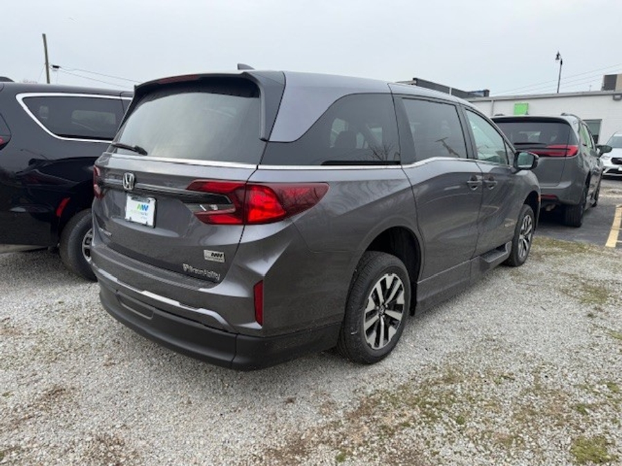 Grey Honda Odyssey image number 4