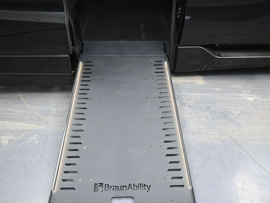 New 2026 Honda Odyssey Sport - BraunAbility Side Entry Entry In Floor Automatic Ramp