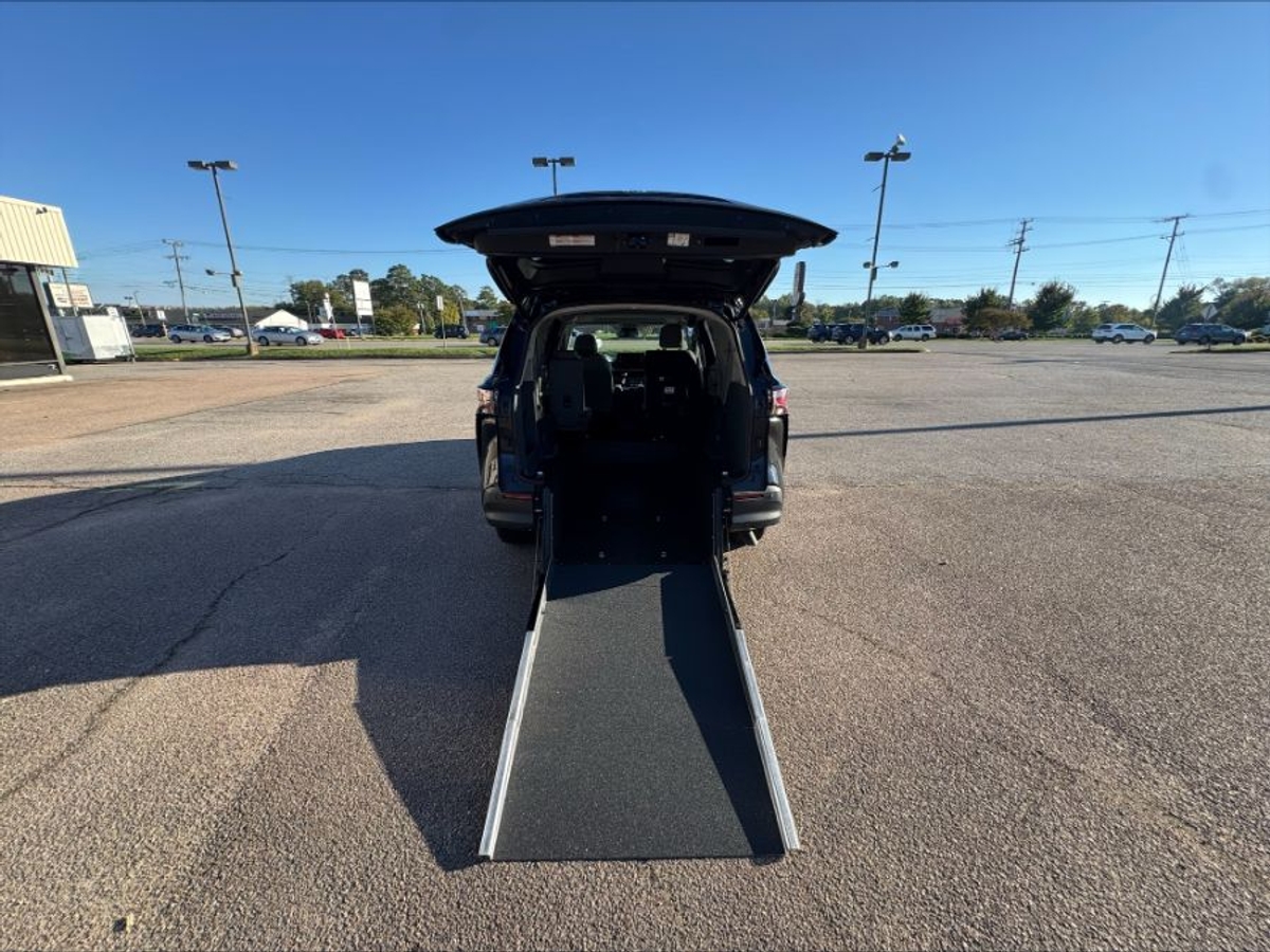 2024 TOYOTA SIENNA - Image 4