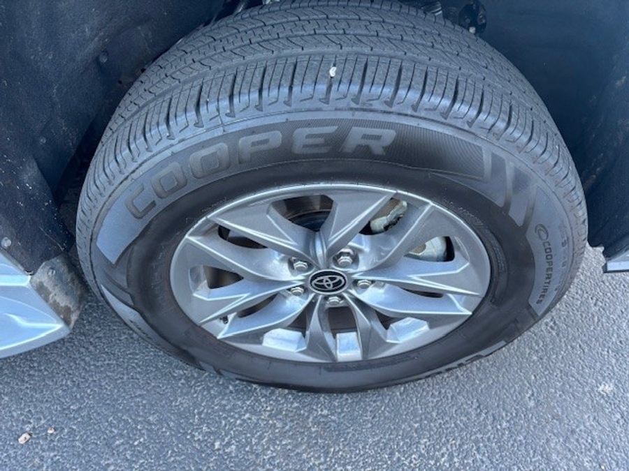 Used 2021 Toyota Sienna Hybrid XLE Plus - BraunAbility Side Entry Entry Fold Out Automatic Ramp