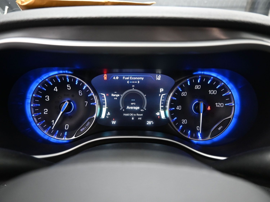 Black Chrysler Pacifica image number 15