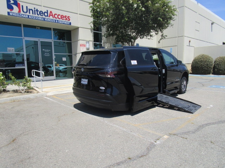 Used 2024 Toyota Sienna Hybrid LE Base - BraunAbility Side Entry Fold Out Automatic Ramp
